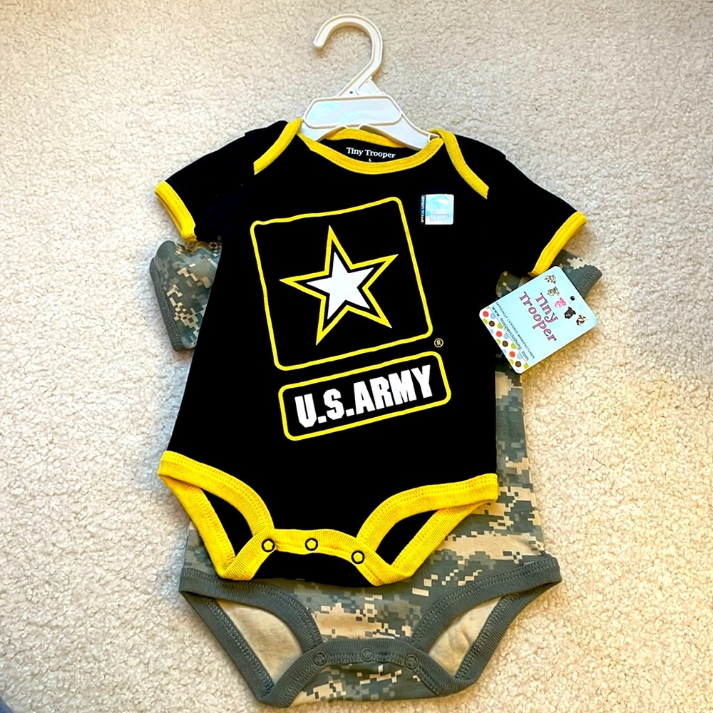 NWT | U.S. Army Infant Onesies Set, Size L (6-9 mos)